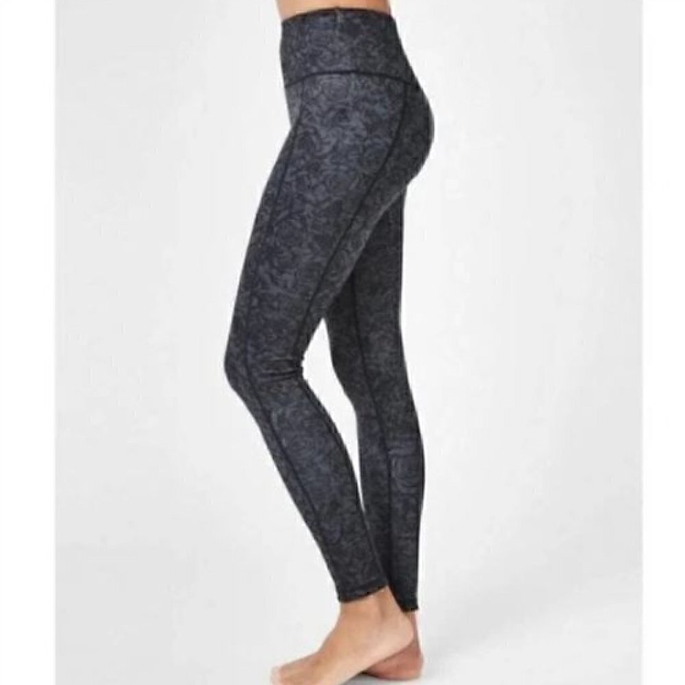 Sweaty Betty Reversible Black Rebel Roses Leggings Size Small